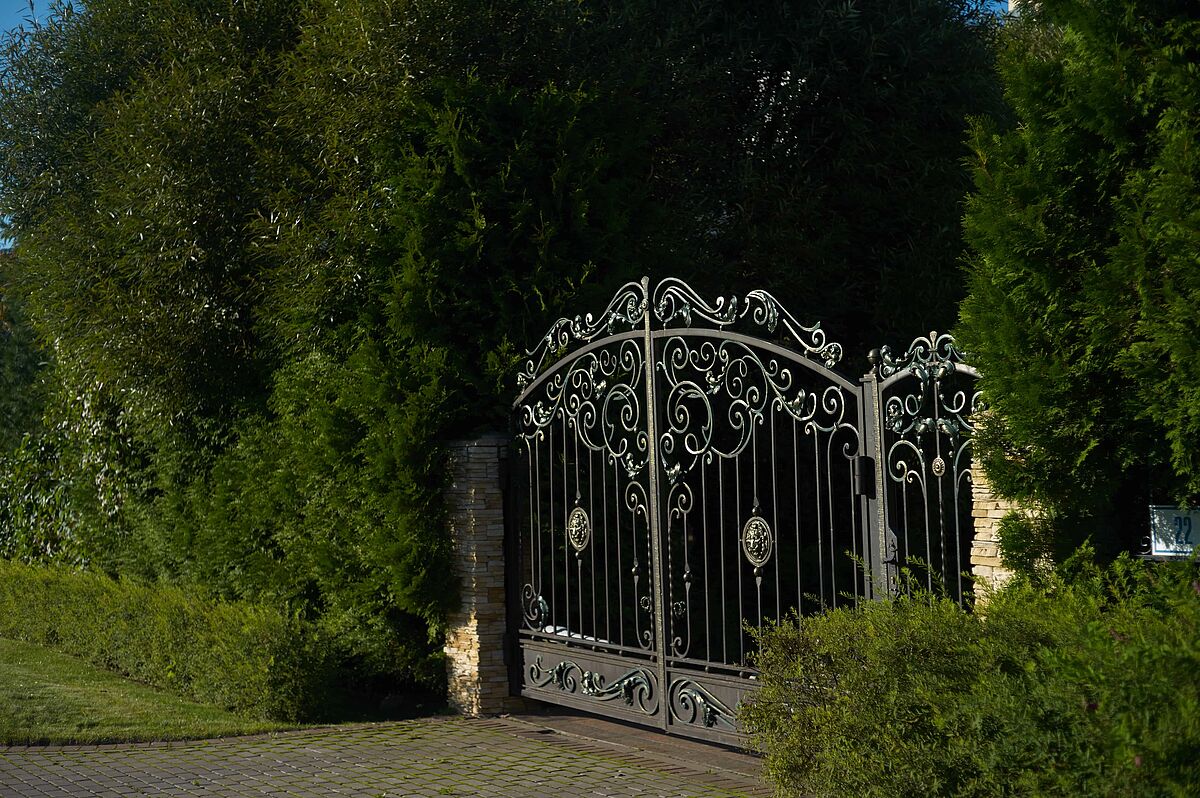 Входная группа резиденции Риверсайд 