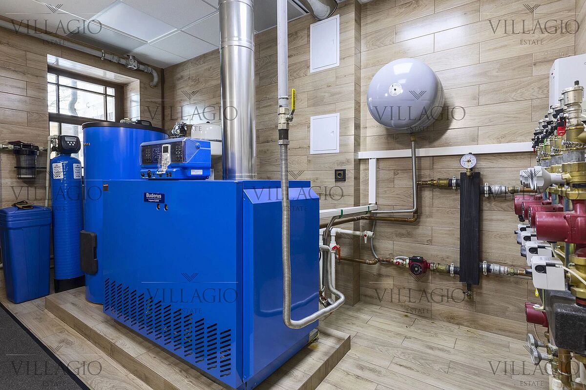 Дом рядом с двумя парками