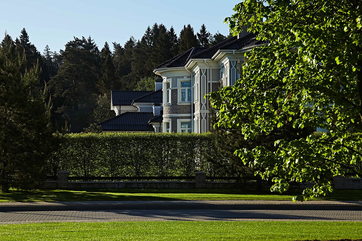 Вид на резиденции со стороны бульвара 