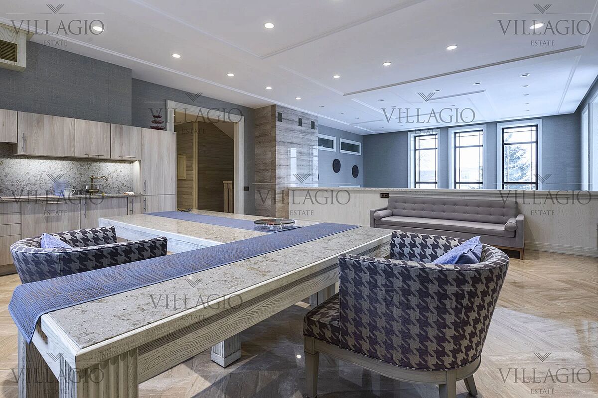 Дом рядом с двумя парками