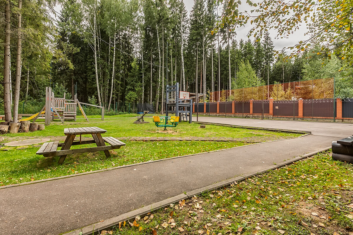 Кленовая Аллея