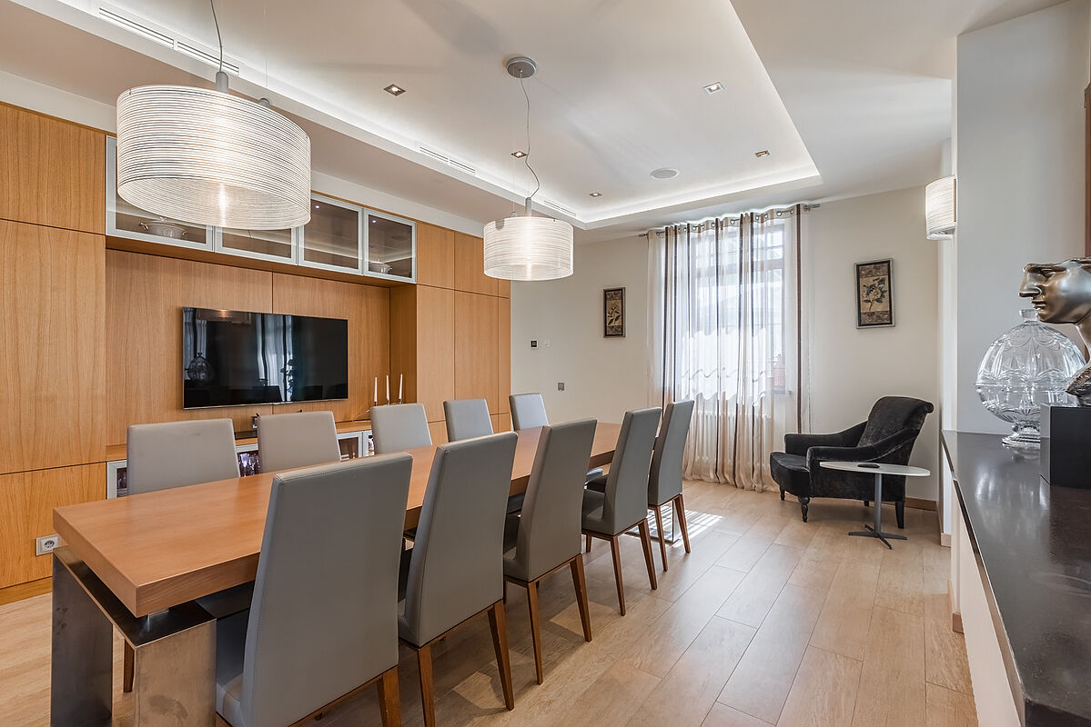 Загородный дом с бассейном в современном стиле