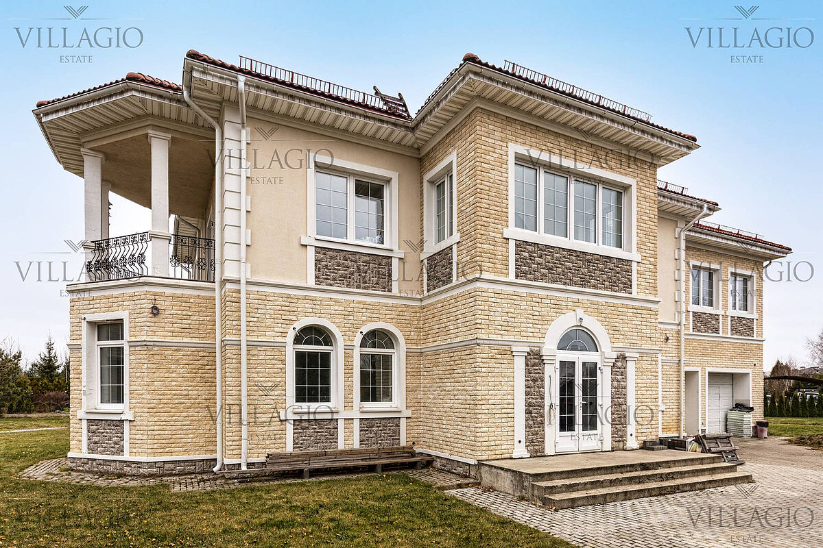 Дом у озера: один из последних в продаже