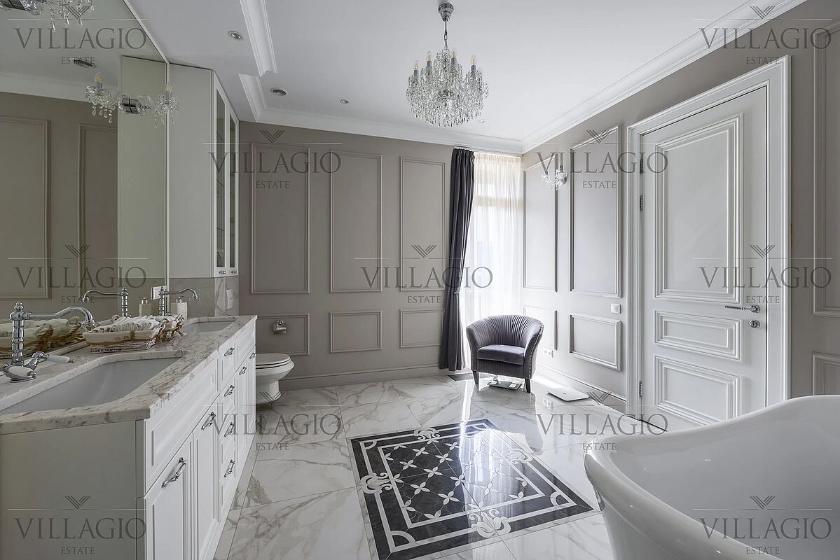 Интерьер (фото с лого)