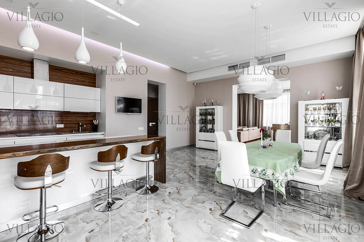 Дом с лифтом, бассейном и 3 террасами