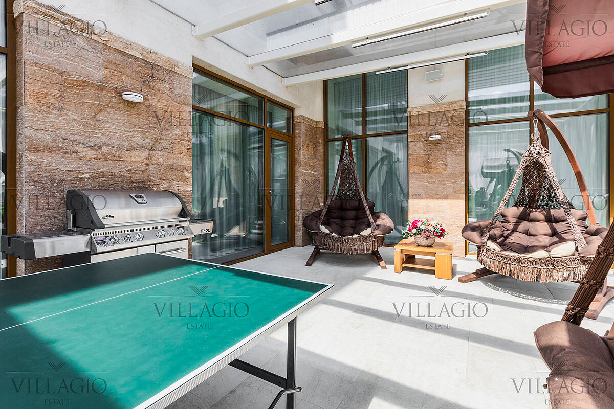 Дом с лифтом, бассейном и 3 террасами