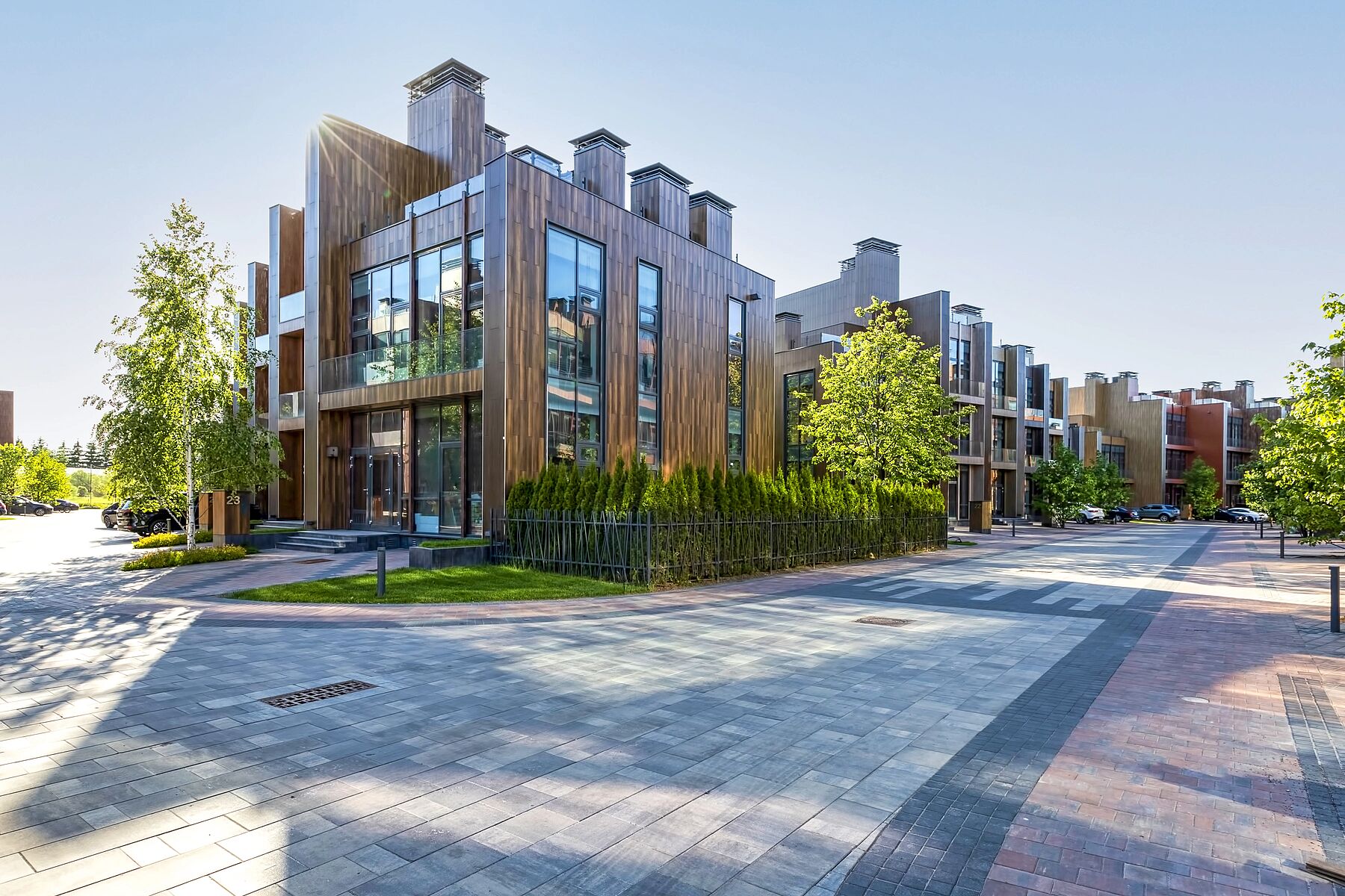 Экологичные таунхаусы в Futuro Park с патио и террасой на крыше