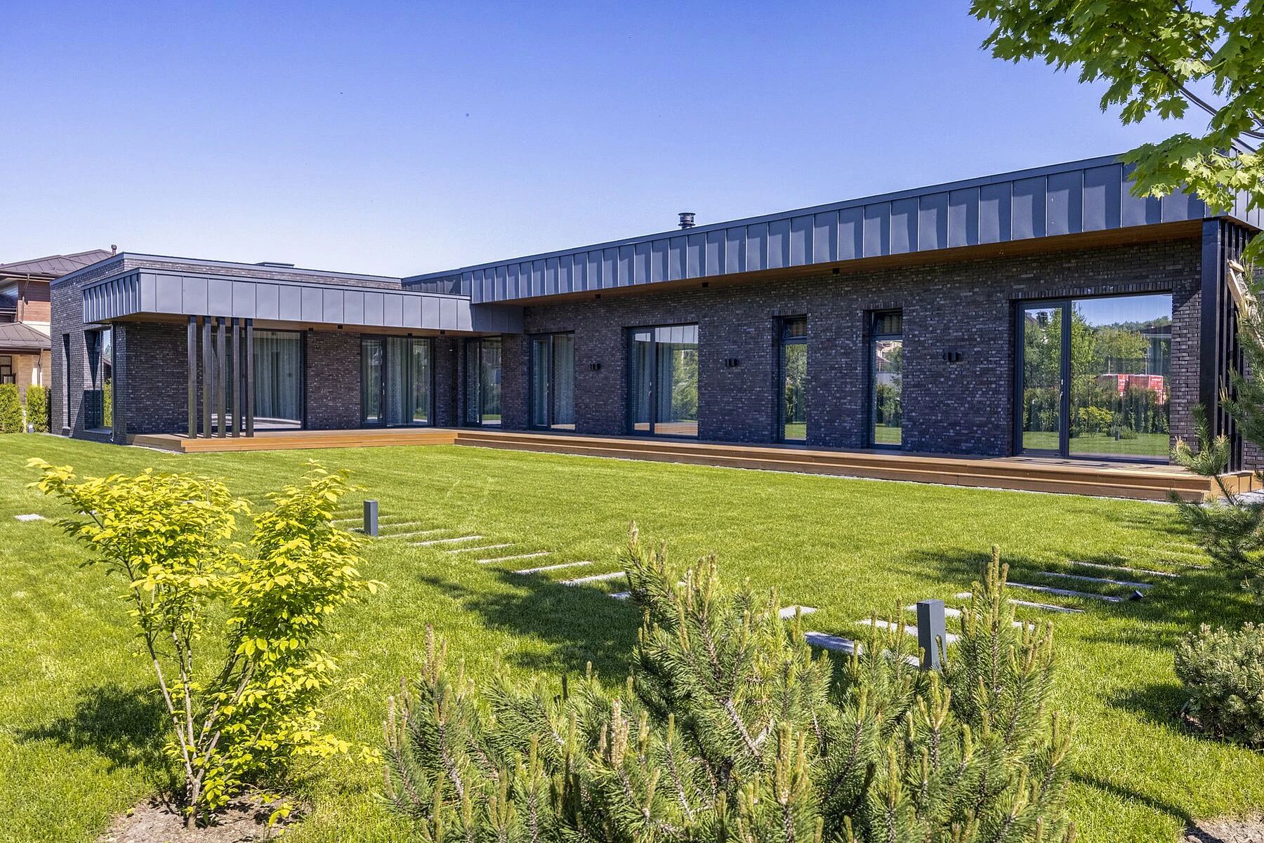 Купить дом мечты: 5 современных одноэтажных вариантов 