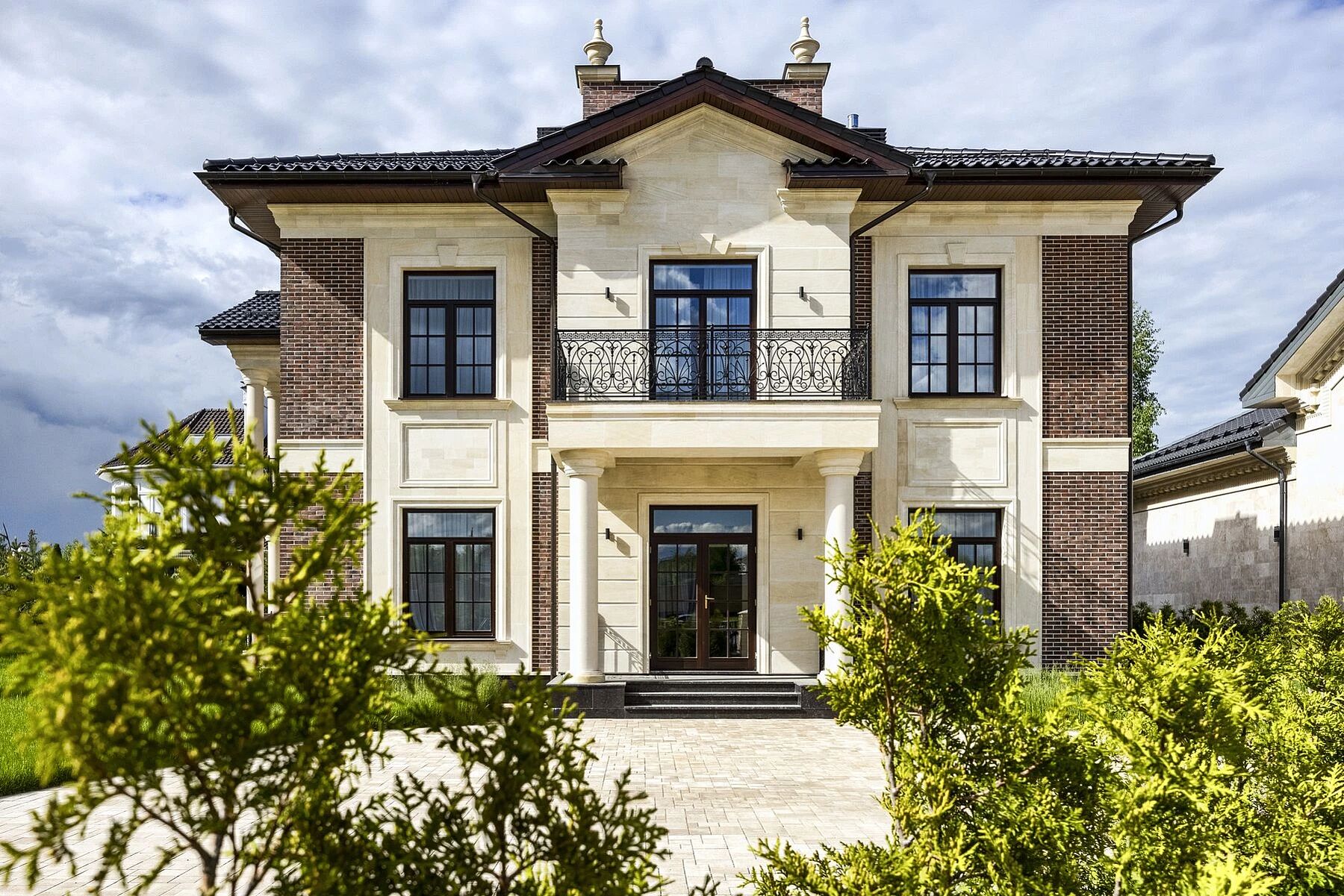 Самые популярные объекты июля: 10 домов