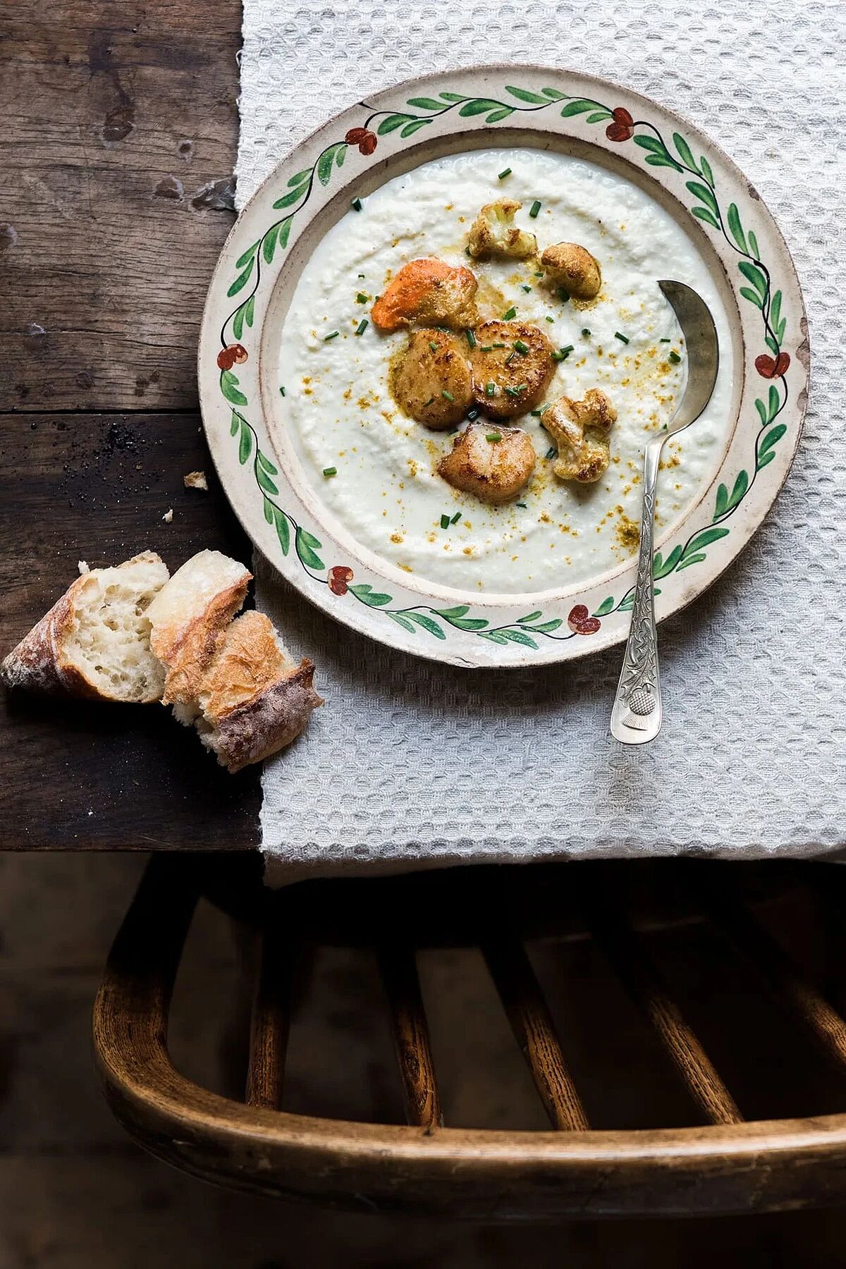 Со вкусом: французский суп из цветной капусты с гребешками