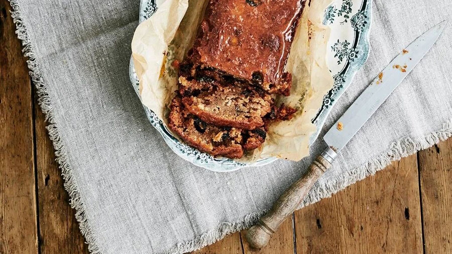 Со вкусом: кекс с изюмом, яблоком и белым перцем