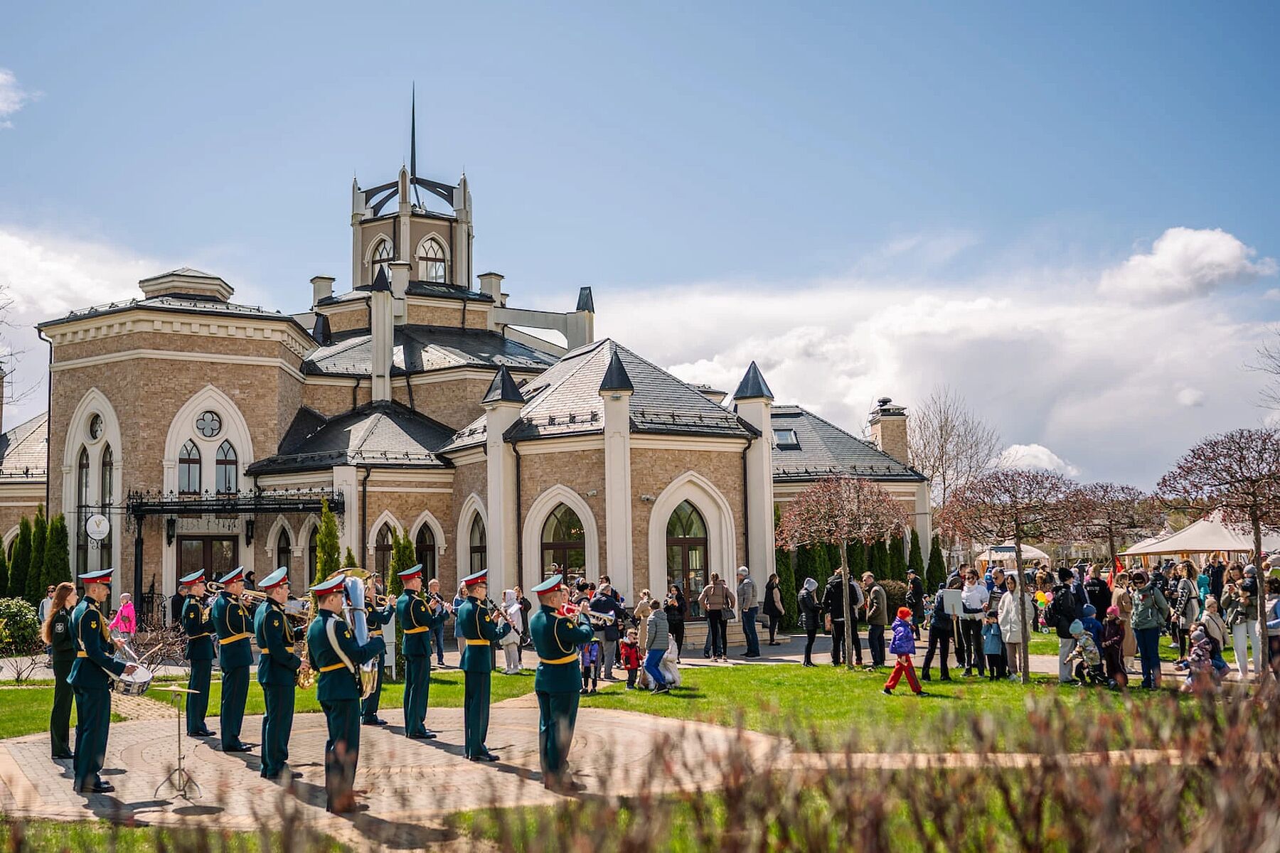 Как прошло празднование Дня Победы в поселке "Гринфилд"