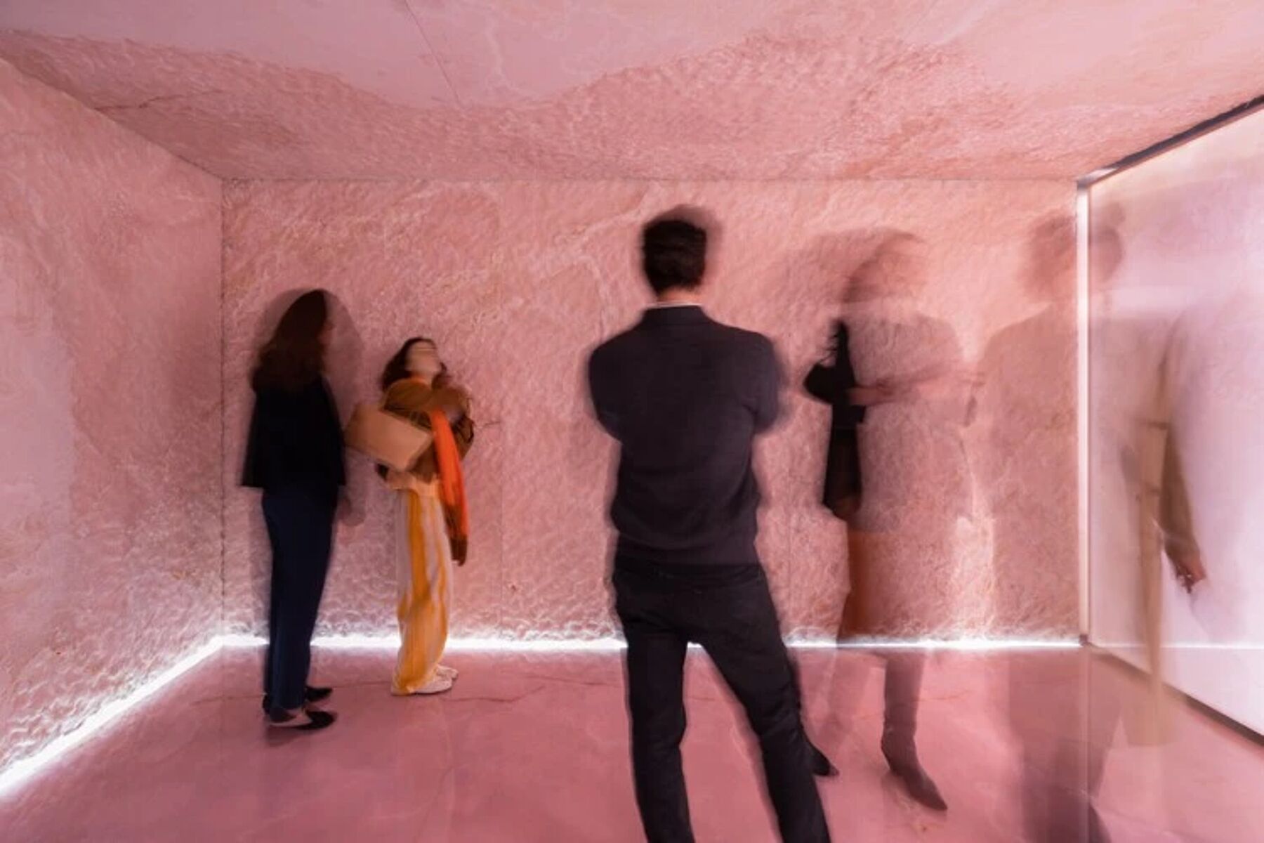 Выставка чудес: инсталляция из природного камня OMA и SolidNature на Неделе дизайна в Милане