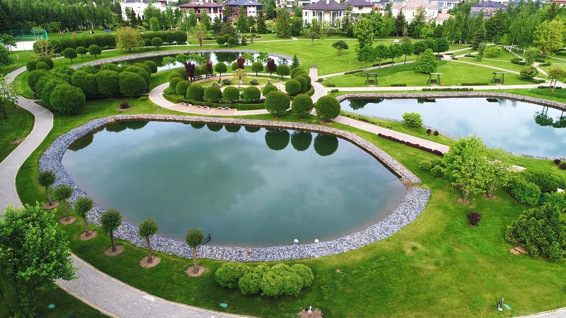 Жизнь в гармонии с природой: как архитекторы и застройщики помогают экологии