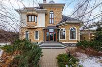 Дом с дизайнерским ремонтом