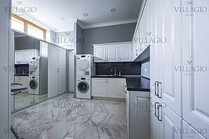 Интерьер (фото с лого)