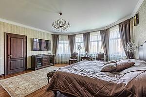 Особняк со spa-зоной и полукруглыми комнатами