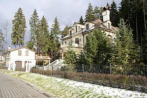 “Умный дом” у пруда с водопадом с домашним spa-салоном и автомойкой