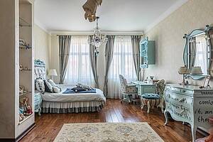 Особняк со spa-зоной и полукруглыми комнатами