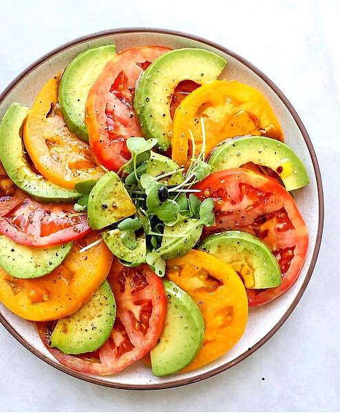 Со вкусом: 6 освежающих салатов, которые стоит попробовать до конца лета