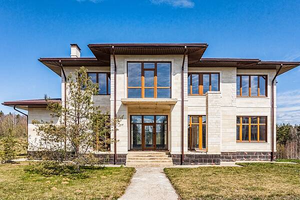 Дом под отделку у леса