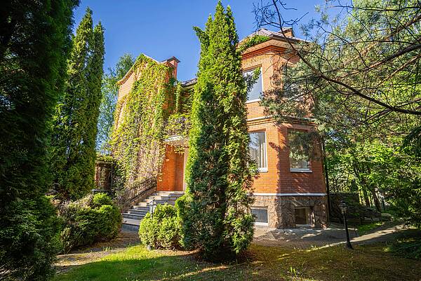 Кирпичный дом 350м2 на 12 сотках в КП Любушкин Хутор