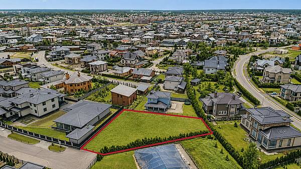 Участок в приватной части поселка