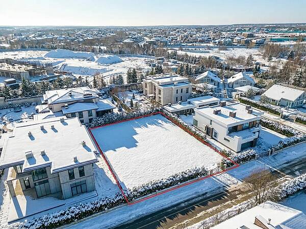 Участок в тихой части посёлка