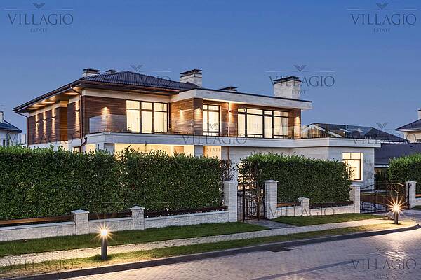 Особняк с бассейном