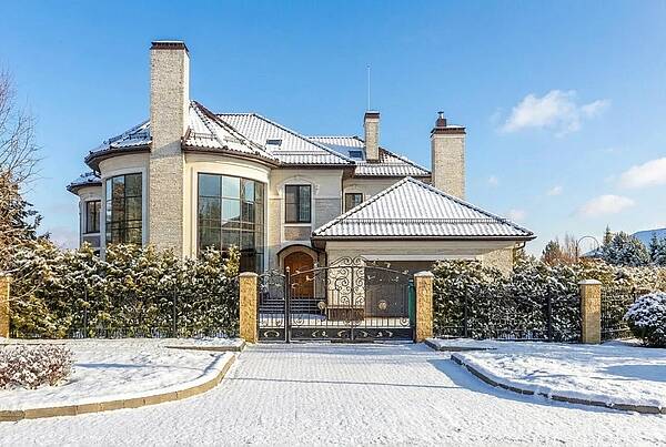 Особняк с видом на озеро