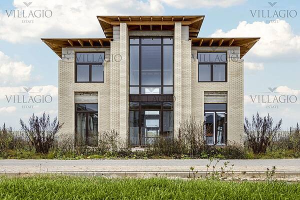 Дом в поселке Валенсия