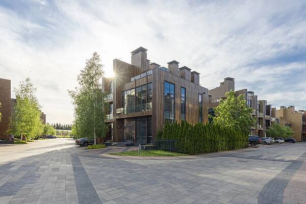 Таунхаус у бассейна