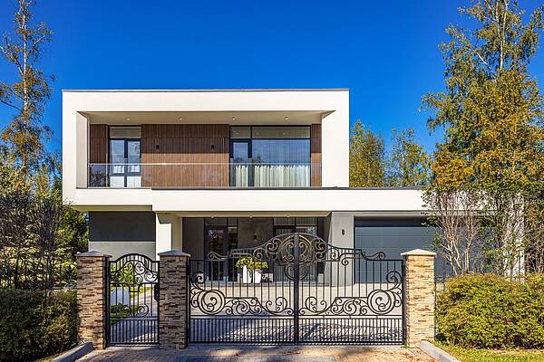 Современный загородный дом 