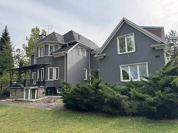 Дом на красивом участке