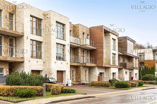 Таунхаус с видом на лес