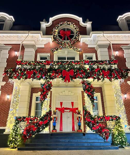 Элегантное новогоднее оформление интерьера от Villagio Service