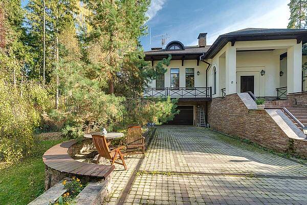 Дом с ландшафтным дизайном в КП "Грибово"