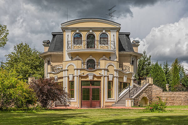 Усадьба на лесном участке 1 Га