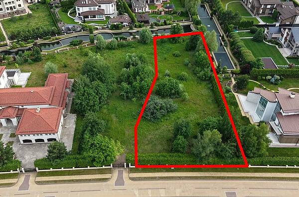 Участок рядом с каналом