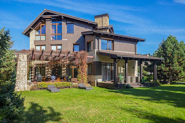 Шале рядом с озером и рестораном