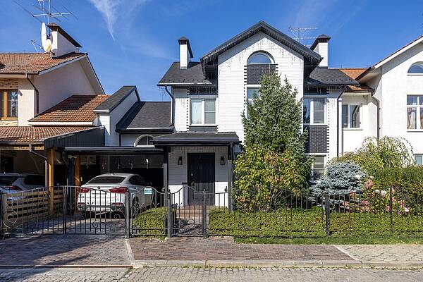 Таунхаус с отдельно стоящей баней