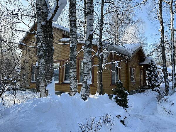 Уютный дом с крытым бассейном 