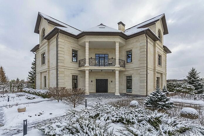 Дом рядом с парком и каналами