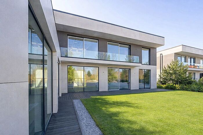 Дом с видом на парк и озеро