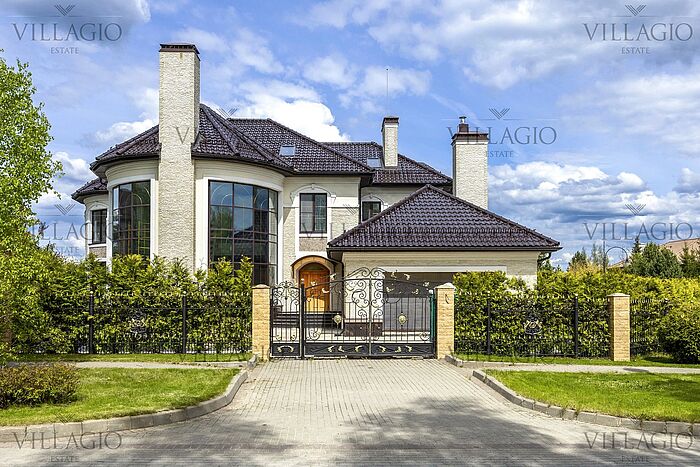 Особняк с видом на озеро