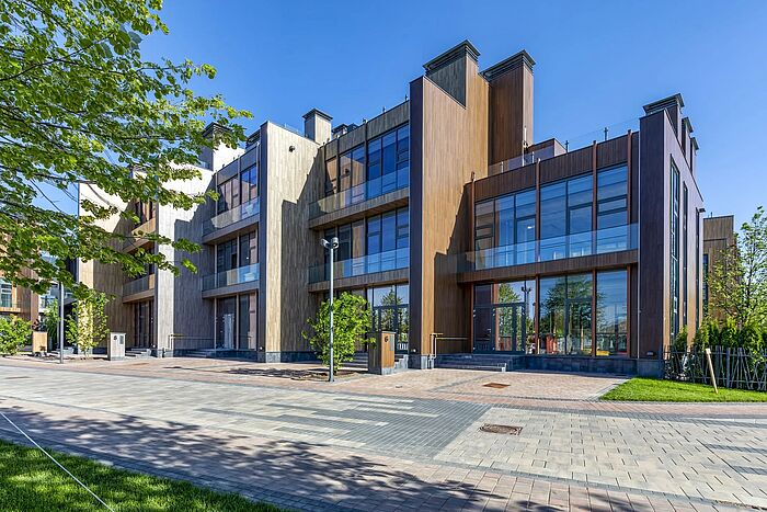 Современный таунхаус с видом на гольф-поля