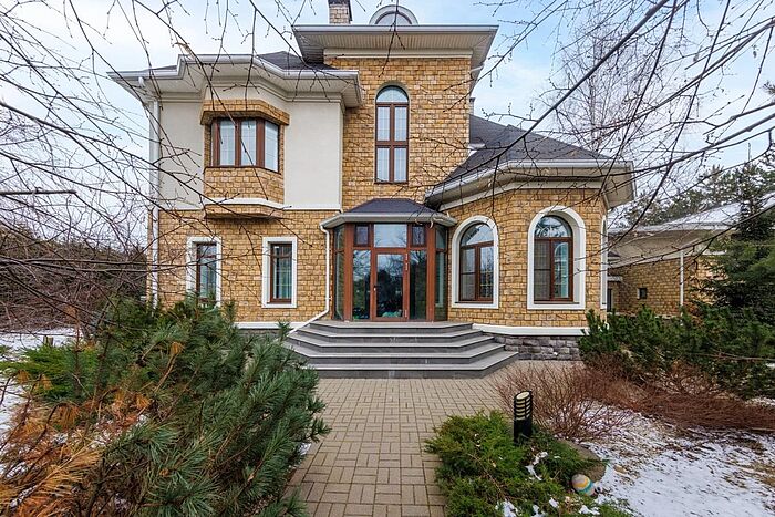 Дом с дизайнерским ремонтом