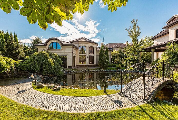 Резиденция на 1й линии озера с пляжем и рестораном