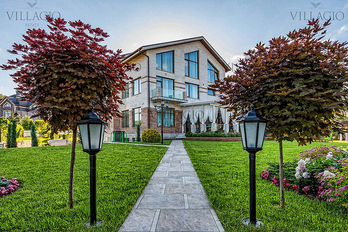 Дом с лифтом, бассейном и 3 террасами