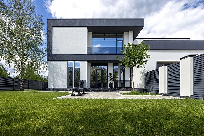 Современный дом с панорамной крышей